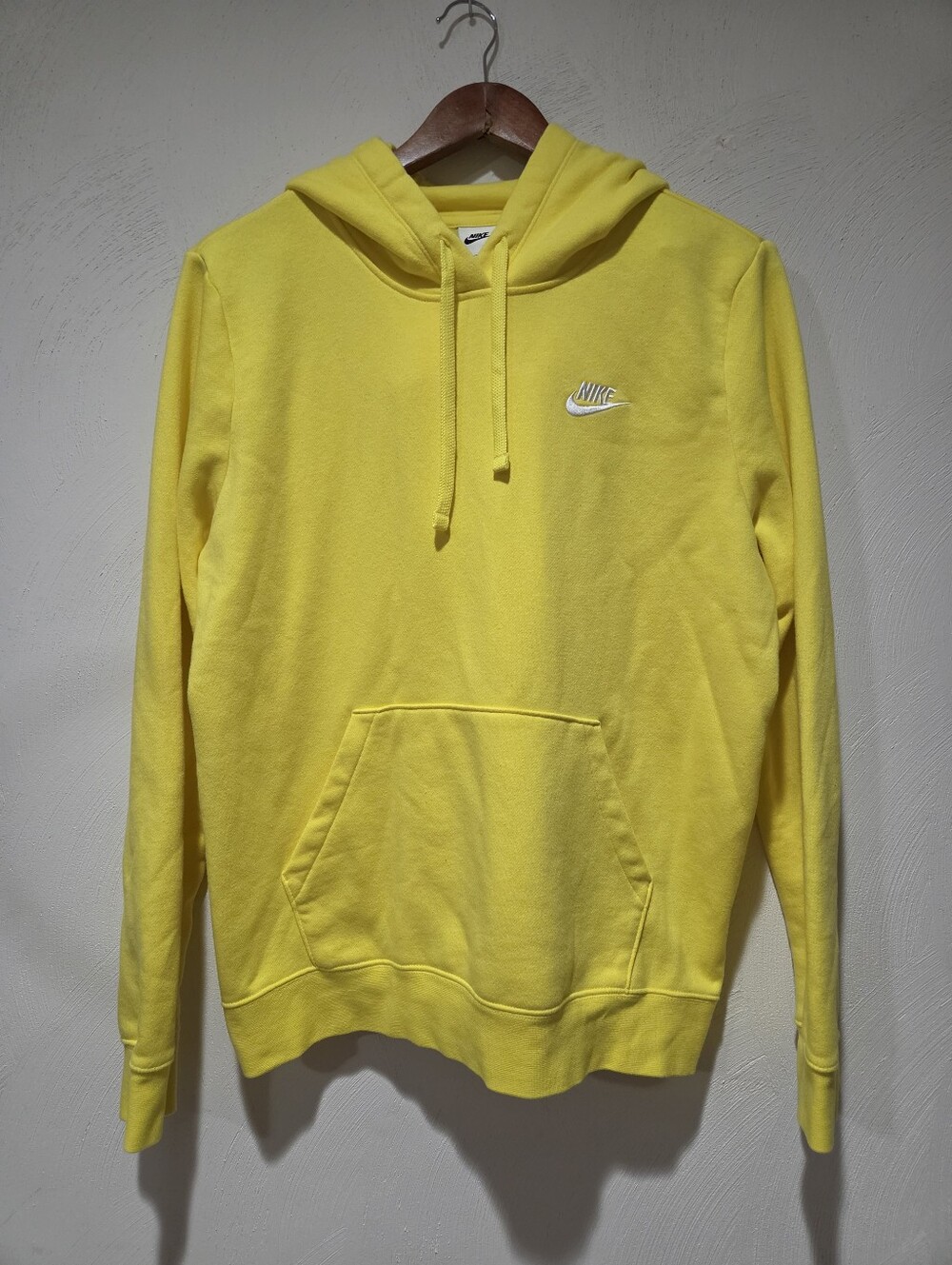 Nike Club Fleece Pullover Hoodie Bright Yellow Size Large
